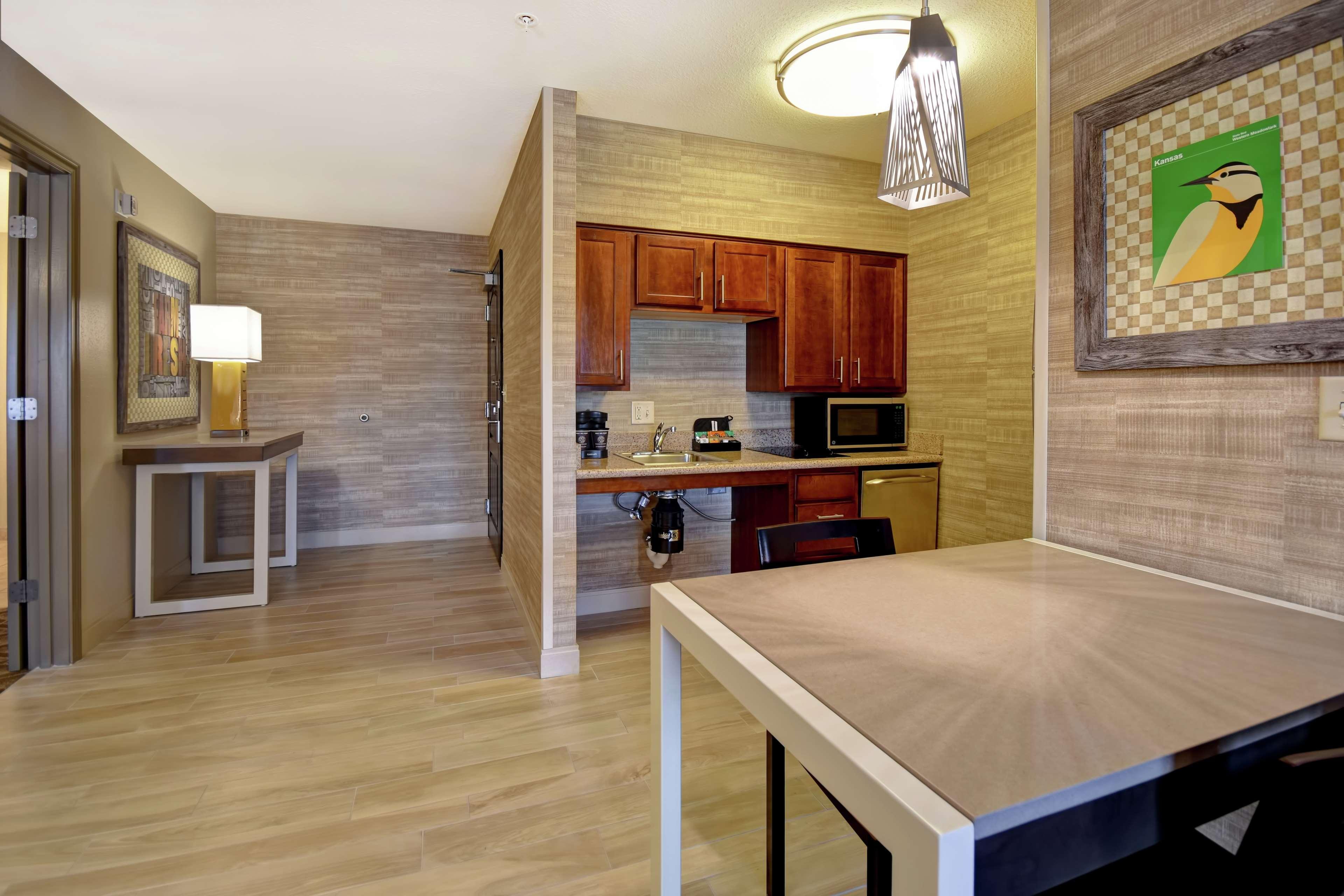 Homewood Suites By Hilton At The Waterfront Wichita Eksteriør billede
