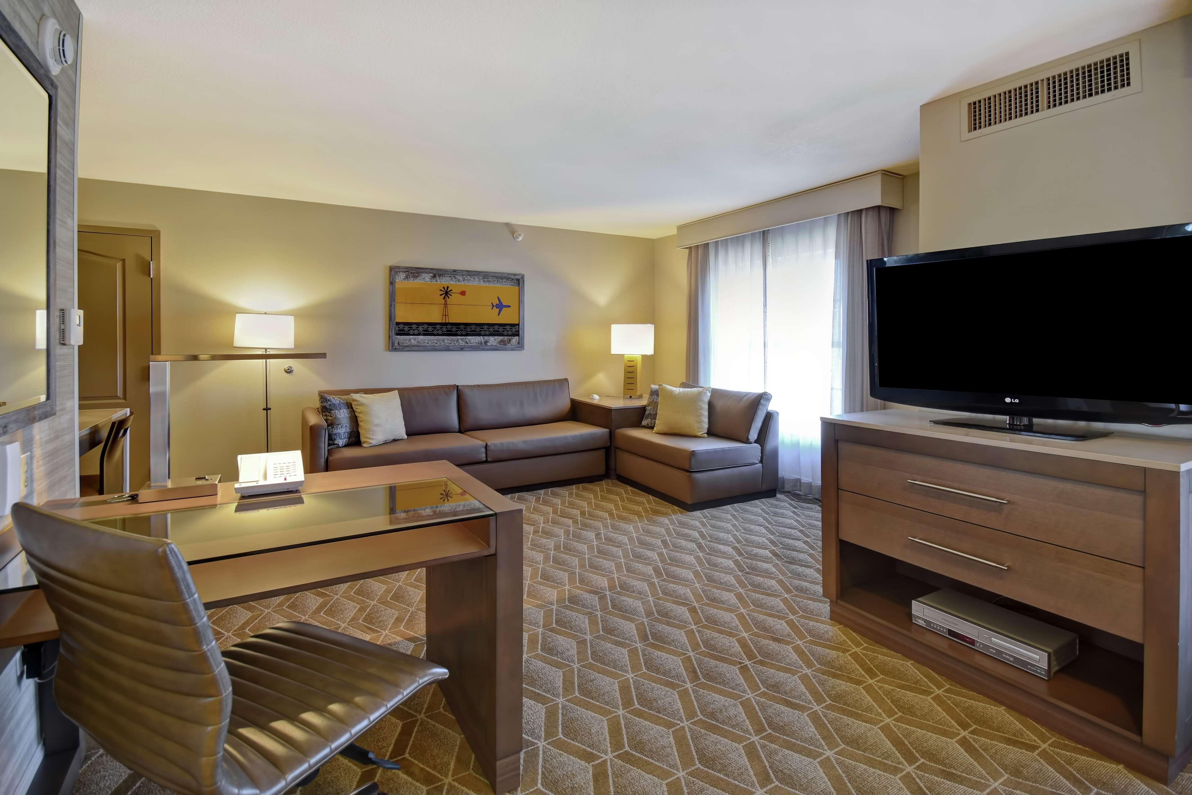 Homewood Suites By Hilton At The Waterfront Wichita Eksteriør billede
